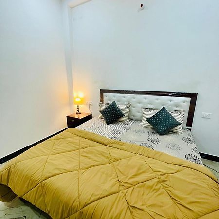 Amrita Residency Villa Varanasi Eksteriør billede