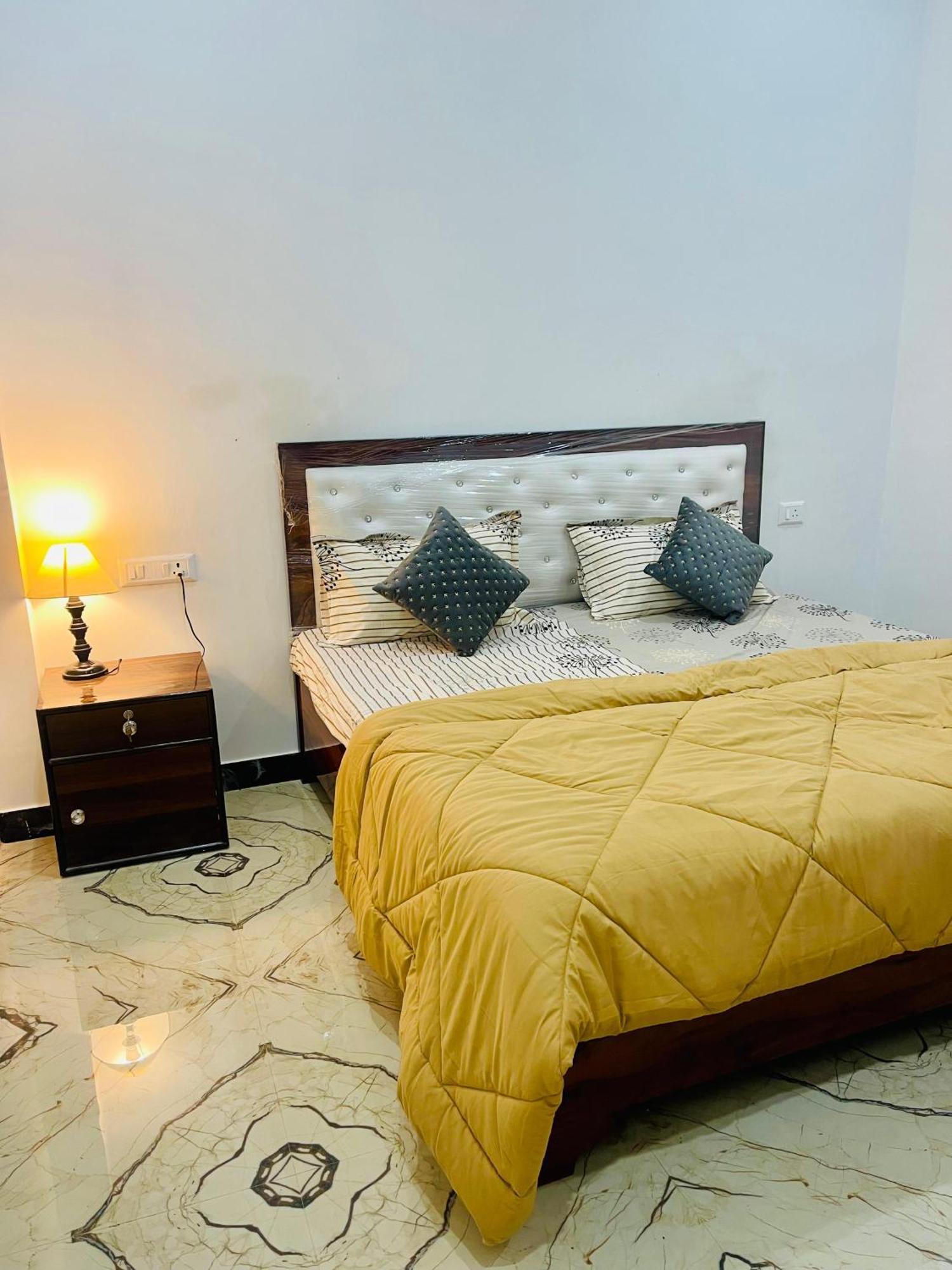Amrita Residency Villa Varanasi Eksteriør billede